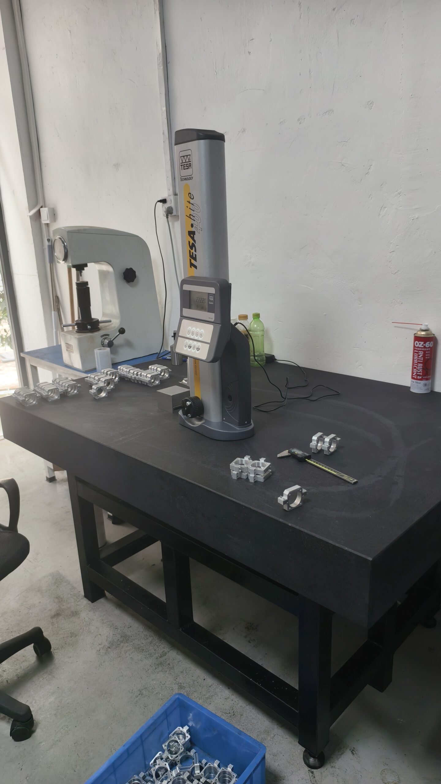 Precision CNC milling equipment